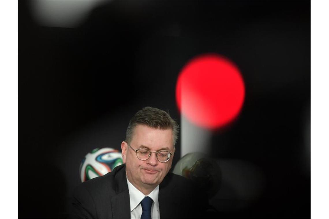 Chronologie des Sports im Jahr 2019 - Teil 2 Reinhard Grindel trat Anfang April mit sofortiger Wirkung von seinem Amt als DFB-Präsident zurück. Foto: Boris Roessler/dpa