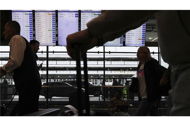 Reisende wurden aufgefordert, sich vor Auslandsaufenthalten über aktuelle Reisehinweise und mögliche Sicherheitswarnungen zu informieren.