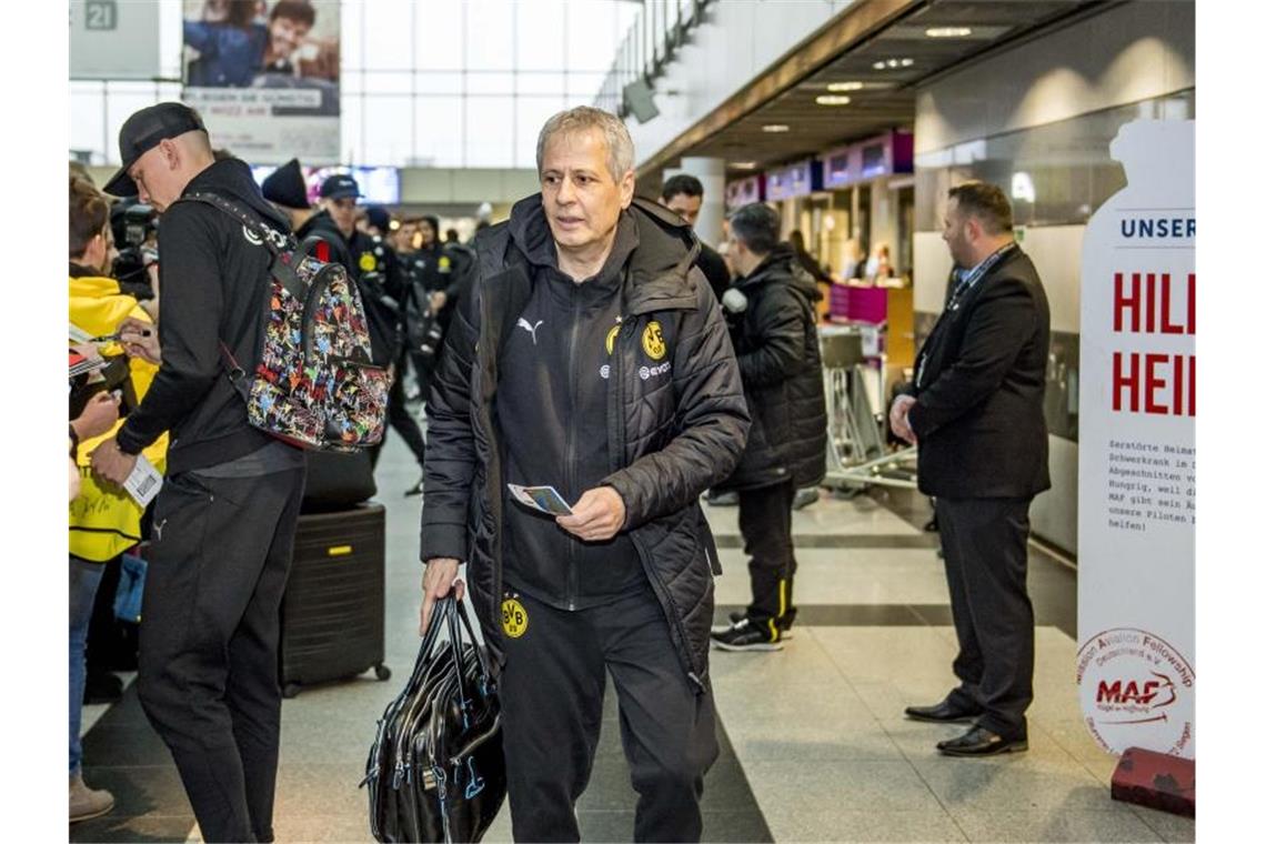 Reist mit seinem Team im kleinen Kreis nach Paris: BVB-Coach Lucien Favre. Foto: David Inderlied/dpa