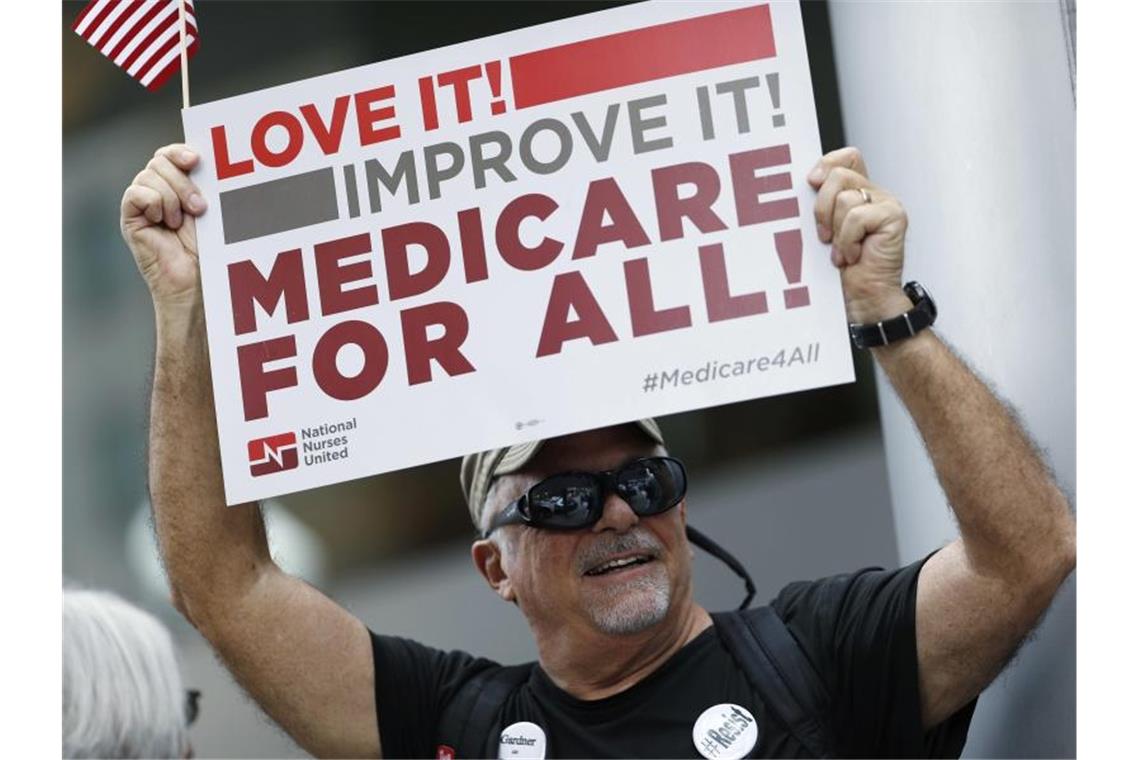 Biden will mehr Amerikanern Krankenversicherung ermöglichen Reizthema Krankenversicherung: Hier ein Protest in Denver im Jahr 2017. Foto: David Zalubowski/AP/dpa
