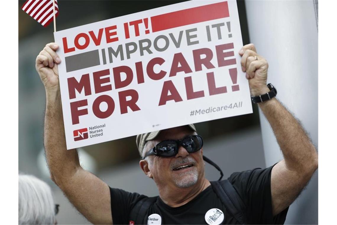 Reizthema Krankenversicherung: Hier ein Protest in Denver im Jahr 2017. Foto: David Zalubowski/AP/dpa