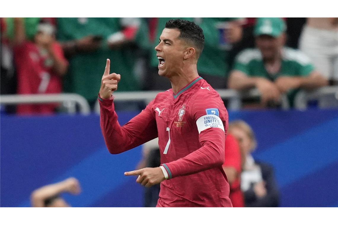Rekord beim WM-Spiel der Portugiesen gegen Usbekistan: Ronaldo ist der erste Spieler, der bei sechs Weltmeisterschaften getroffen hat.