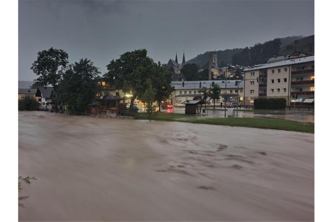 Rekord-Pegelstände an der Ache: 3,75 Meter wurden dort am Samstagabend gemessen. Foto: Kilian Pfeiffer/dpa