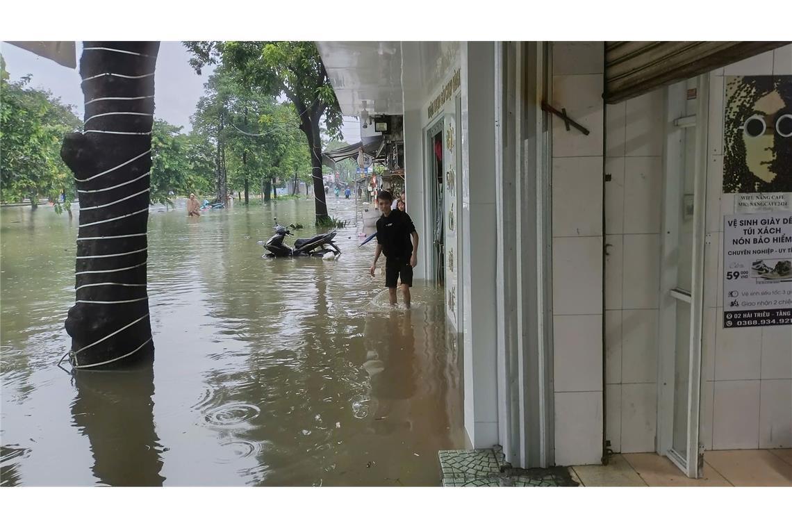 Rekordregen in Vietnam – historische Städte unter Wasser Rekordregen löste das Hochwasser aus.