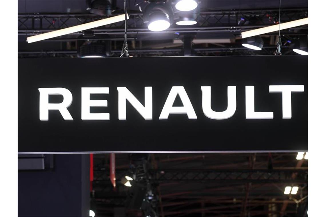 Renault Logo: Spekulationen über mögliche Standortschließungen beim Autohersteller Renault sorgen in Frankreich für Unruhe. Foto: Uli Deck/dpa