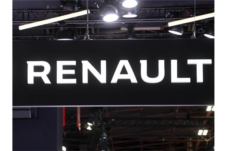 Renault Logo: Spekulationen über mögliche Standortschließungen beim Autohersteller Renault sorgen in Frankreich für Unruhe. Foto: Uli Deck/dpa