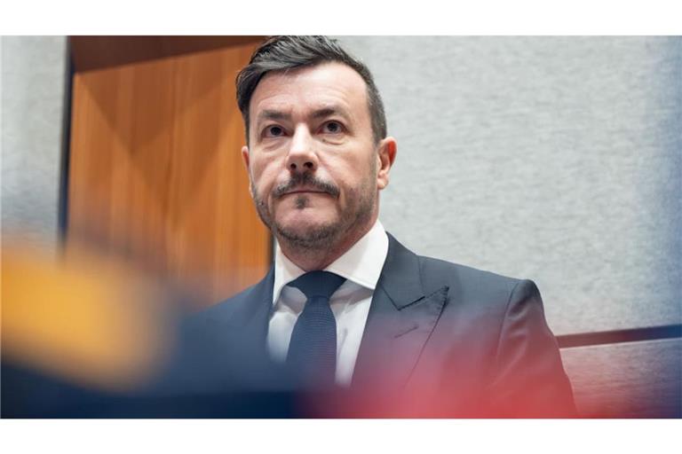 René Benko steht erneut vor Gericht: Der Angeklagte René Benko sitzt im Landesgericht.
