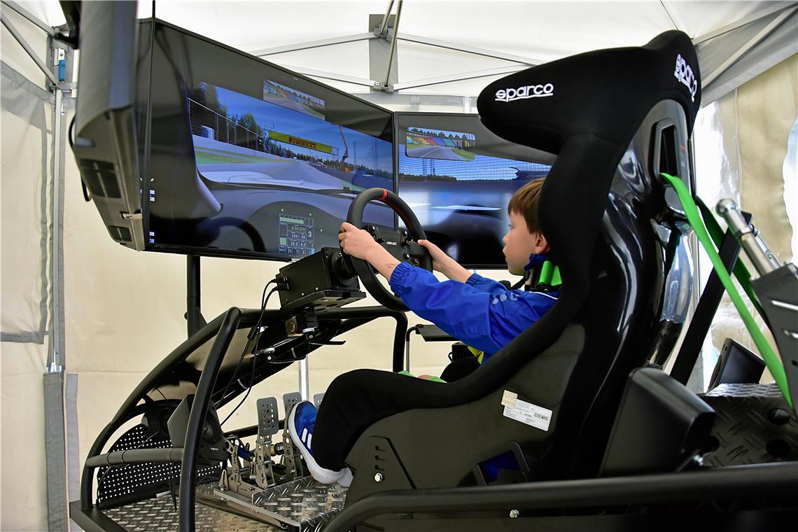 Rennsimulation bei MillCraft 3D. Leistungs- und Erlebnismesse in Backnang 2025. 