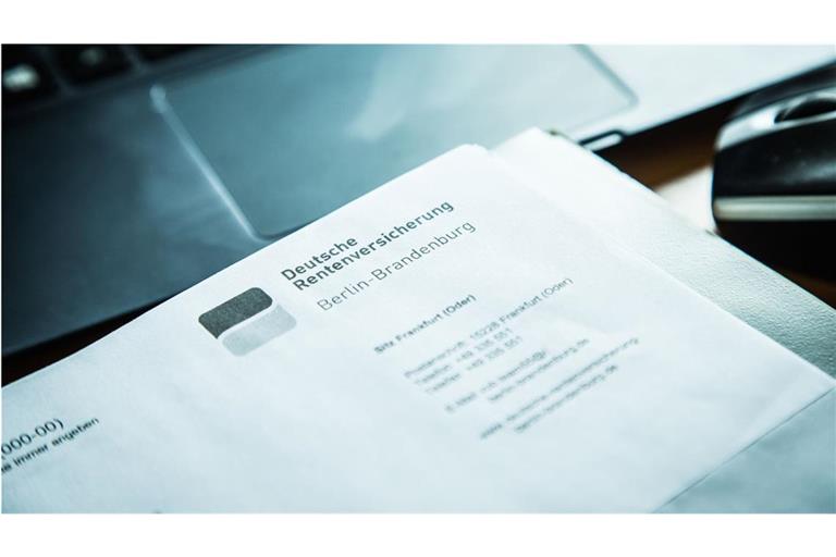 Rentenbescheide können Fehler enthalten, meist aber liegt es daran, dass Informationen fehlen.