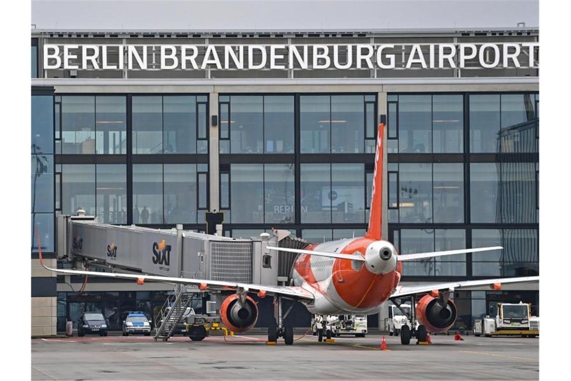 Rentiert sich noch nicht: Knapp drei Monate nach der Eröffnung des BER nutzen täglich nur einige Tausend Passagiere den neuen Hauptstadtflughafen. Foto: Patrick Pleul/dpa-Zentralbild/dpa