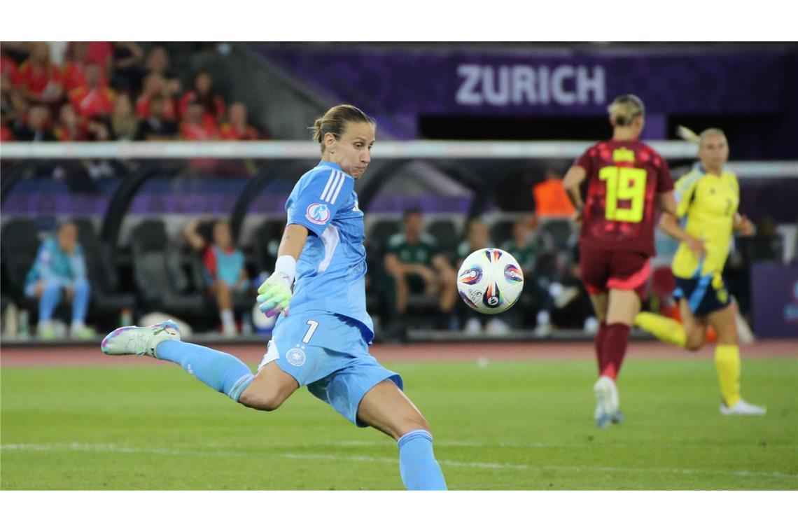 Rettete Deutschland mit ihrer grandiosen Performance ins Halbfinale: Torhüterin Ann-Katrin Berger.