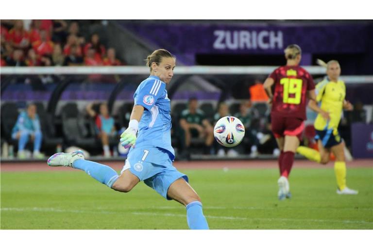 Rettete Deutschland mit ihrer grandiosen Performance ins Halbfinale: Torhüterin Ann-Katrin Berger.