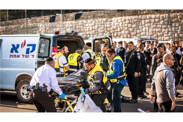 Rettungskräfte am Ort des Anschlags in Jerusalem