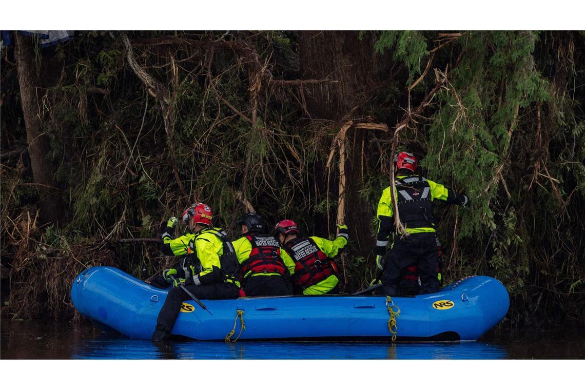 „Keine Worte“ – US-Stars trauern um Opfer Rettungskräfte im Dauereinsatz