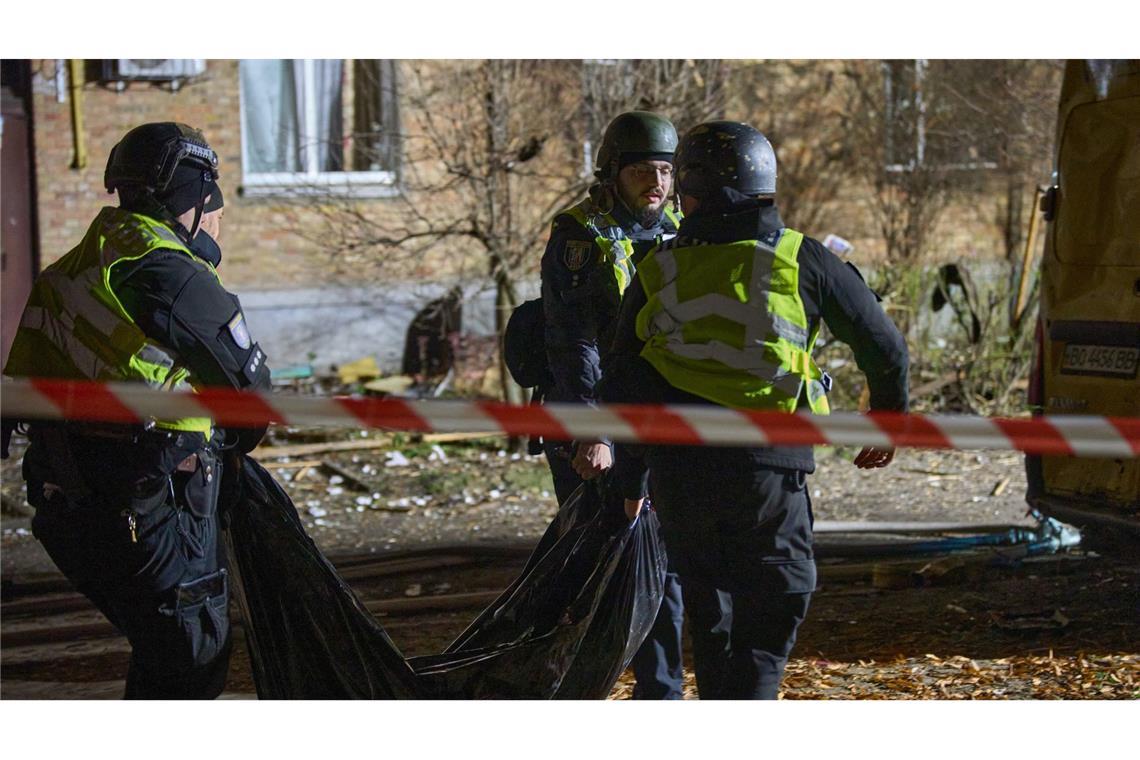 Neue Luftangriffe auf Kiew - Einschläge in Wohnhäusern