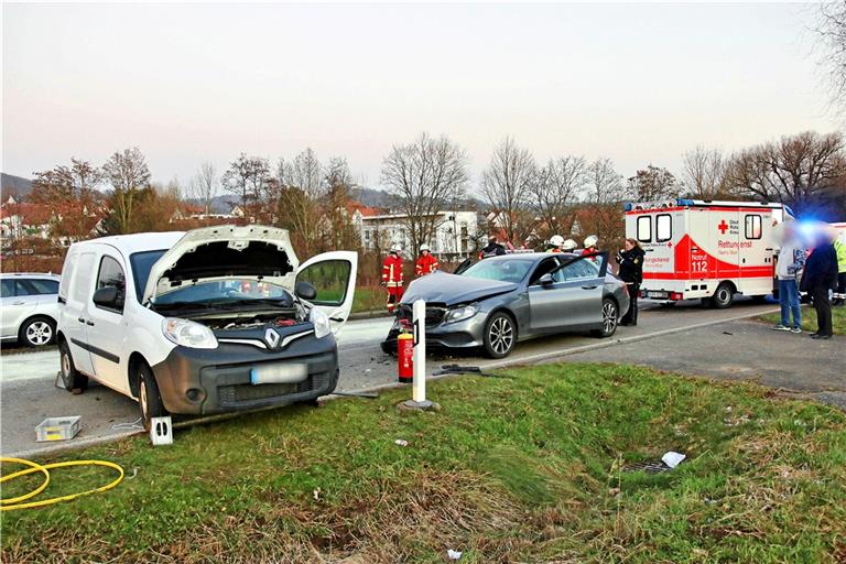 Rettungskräfte und die Straßenmeisterei waren im Einsatz. Foto: 7aktuell.de/Kevin Lermer