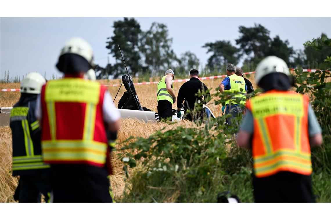Rettungskräfte waren an der Absturzstelle.