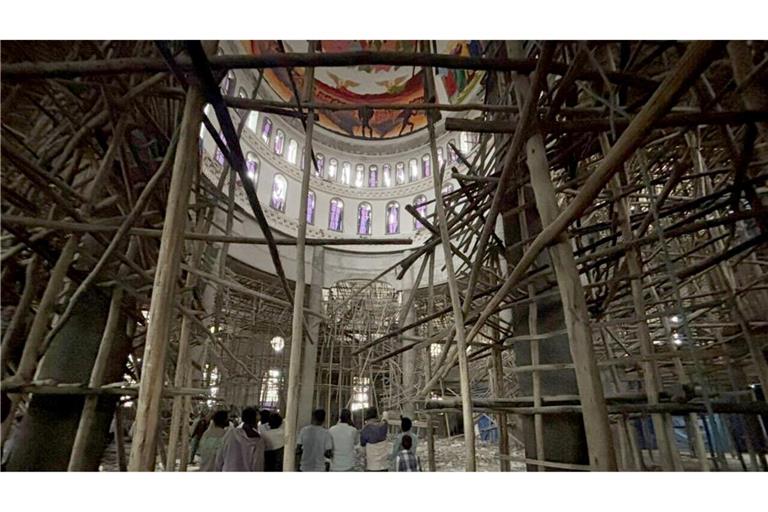 Rettungskräfte waren bis in den späten Abend im Einsatz.