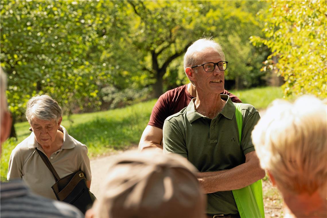Revierförster Axel Kalmbach berichtet von den Herausforderungen im Wald.