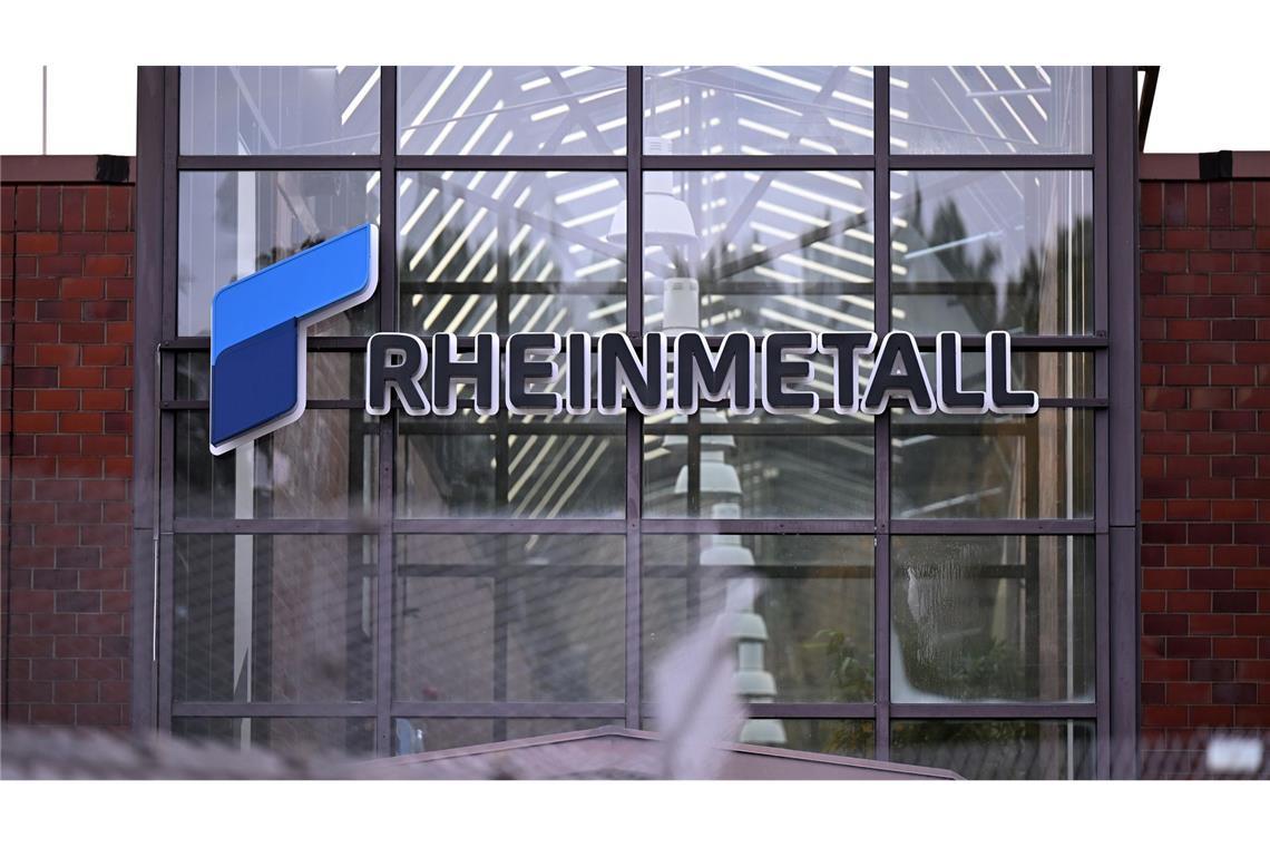 Rheinmetall-Logo am Eingang seines größten Werks, Unterlüß in Niedersachsen. (Archivbild)