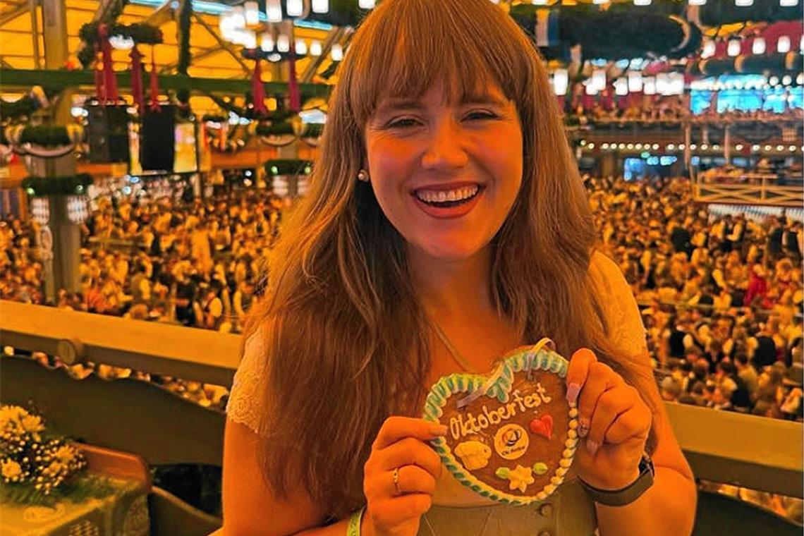 Ricarda Lang mit Lebkuchenherz beim diesjährigen Oktoberfest. Screenshot: BKZ