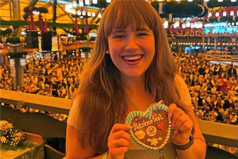 Ricarda Lang mit Lebkuchenherz beim diesjährigen Oktoberfest. Screenshot: BKZ