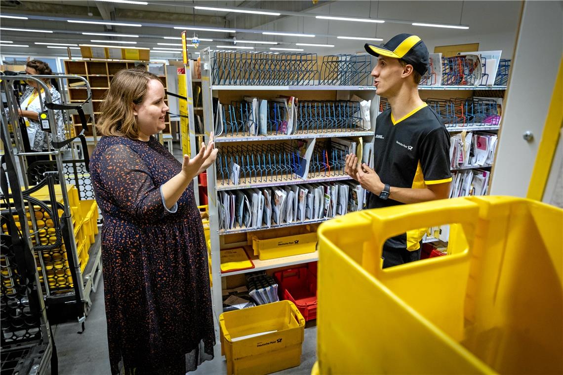 Ricarda Lang besucht Zustellstützpunkt der Post in Backnang