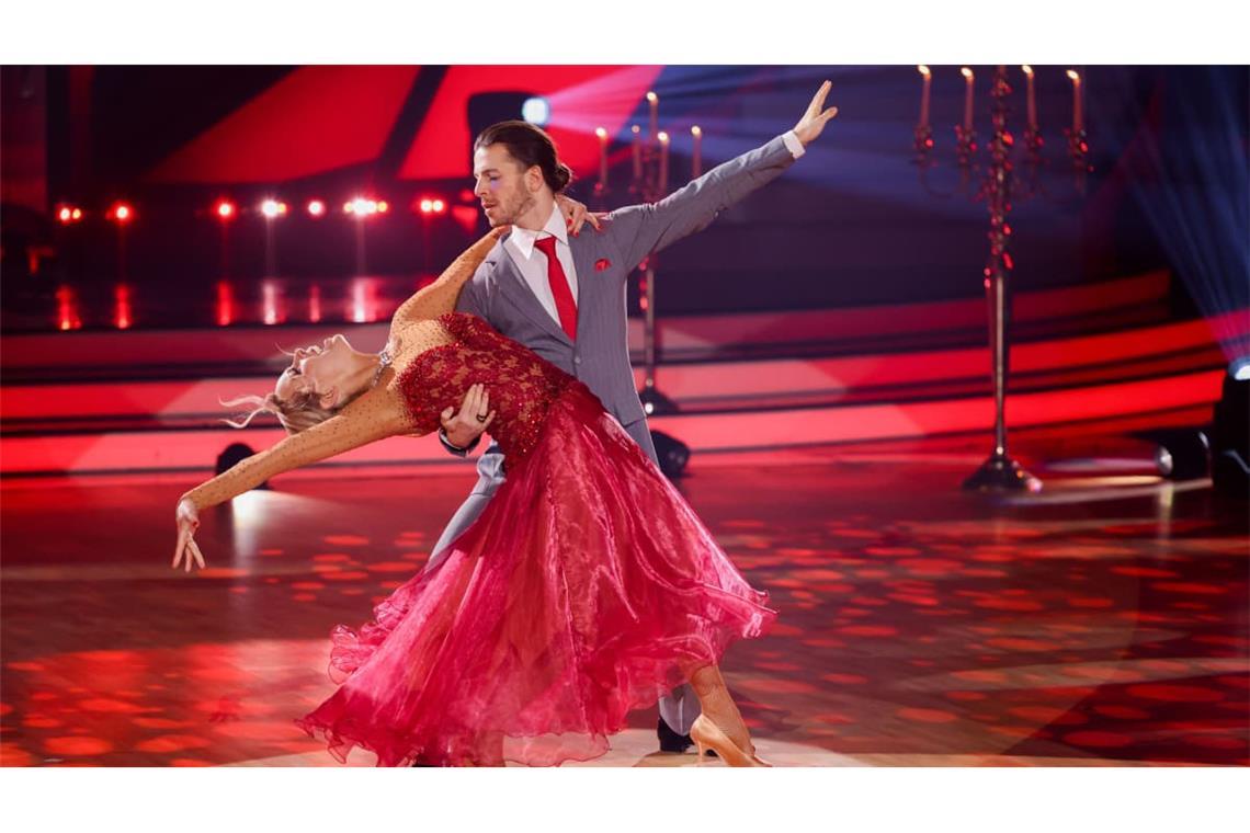 Riccardo Basile und Isabel Edvardsson,tanzen in der RTL-Tanzshow "Let's Dance" im Coloneum.