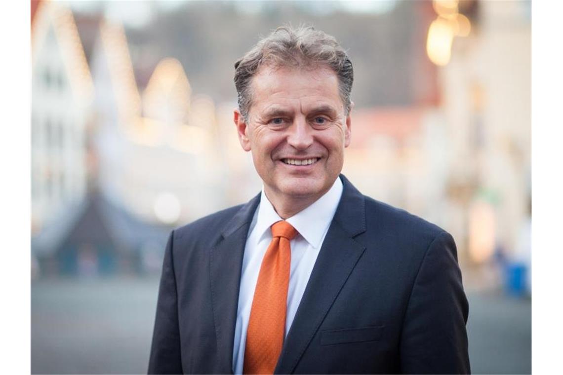 OB von Schwäbisch Gmünd will nicht in Stuttgart antreten Richard Arnold (CDU), Oberbürgermeister der Stadt Schwäbisch Gmünd, aufgenommen auf dem Markplatz in Schwäbisch Gmünd. Foto: Christoph Schmidt/dpa/Archivbild