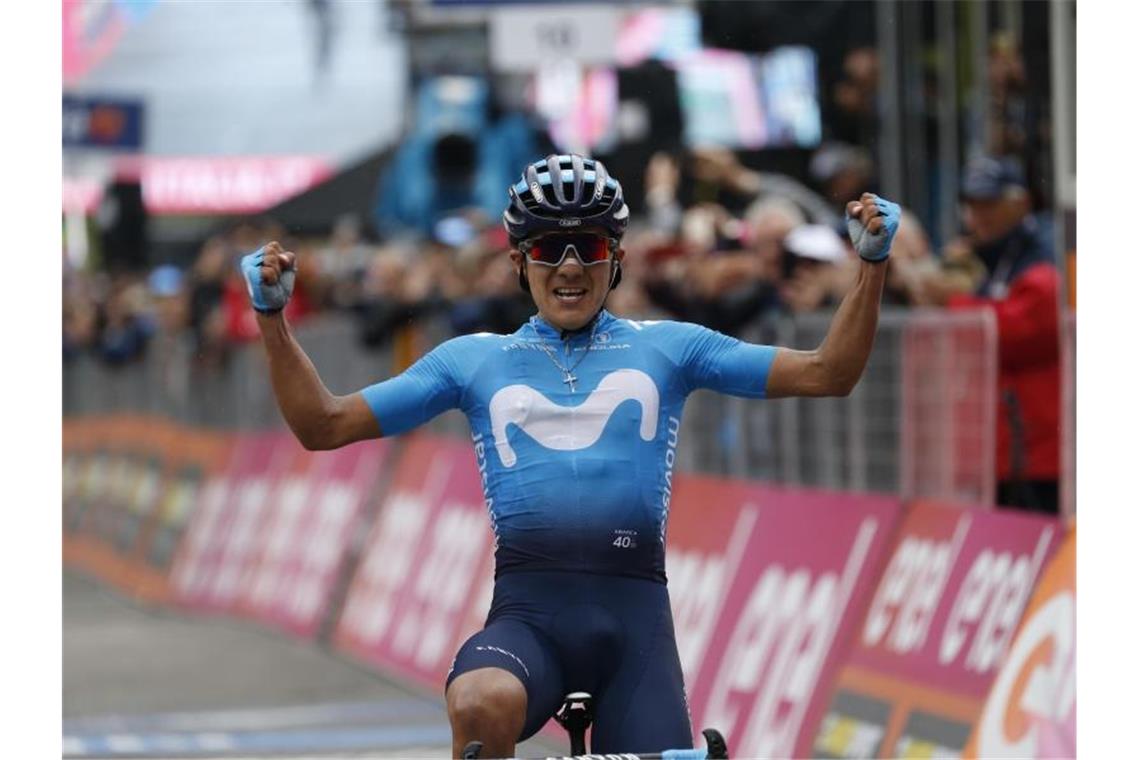 Carapaz feiert zweiten Etappensieg und holt Giro-Führung Richard Carapaz aus Ecuador eroberte durch seinen Etappensieg das Rosa Trikot. Foto: Yuzuru Sunada/BELGA