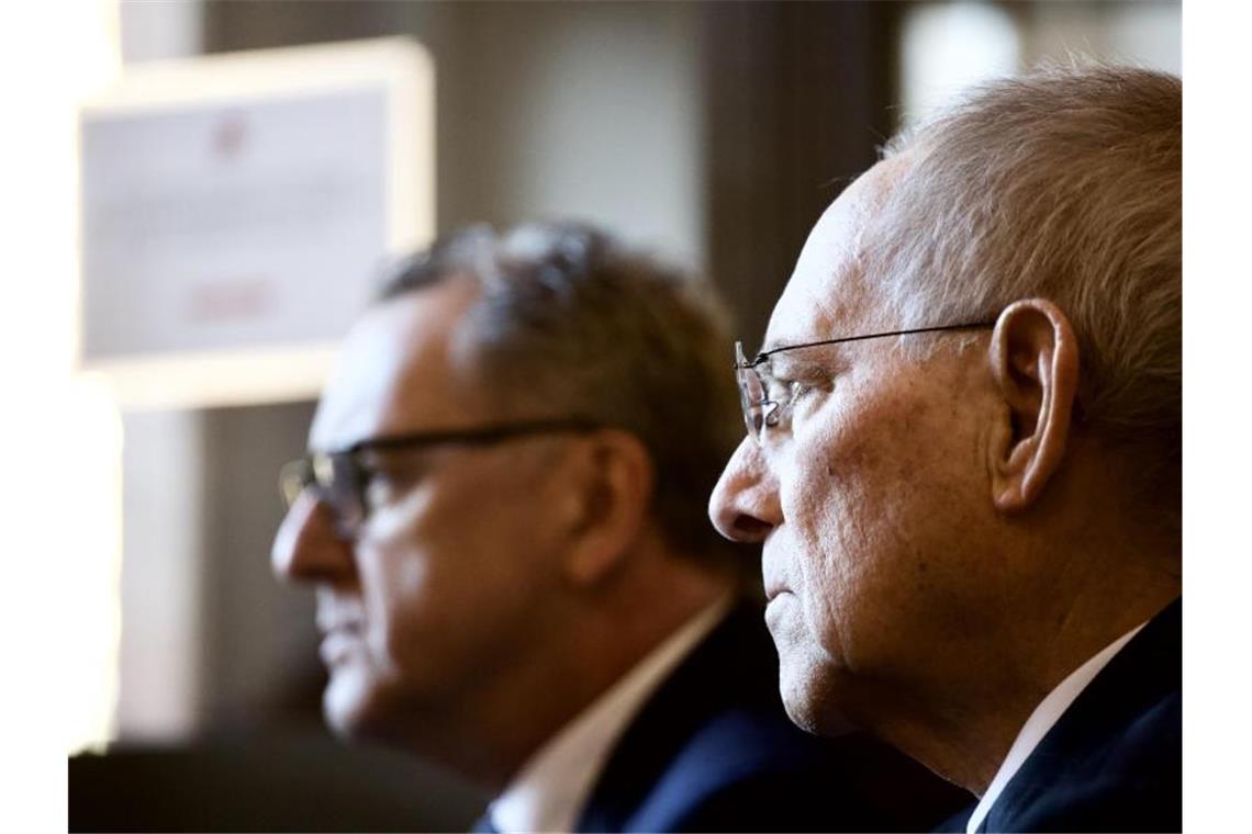 Schäuble und Ferrand: EU muss aus der Corona-Krise lernen Richard Ferrand, Präsident der französischen Nationalversammlung, im Februar neben Bundestagspräsident Wolfgang Schäuble. Foto: Philipp von Ditfurth/dpa