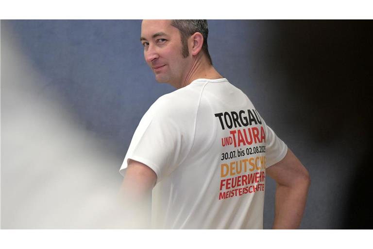 Richard Münder hat einen Eklat ausgelöst, weil bei Meisterschaften im Feuerwehrsport in Sachsen 2025 die geächtete erste Strophe des Deutschlandliedes erklang.