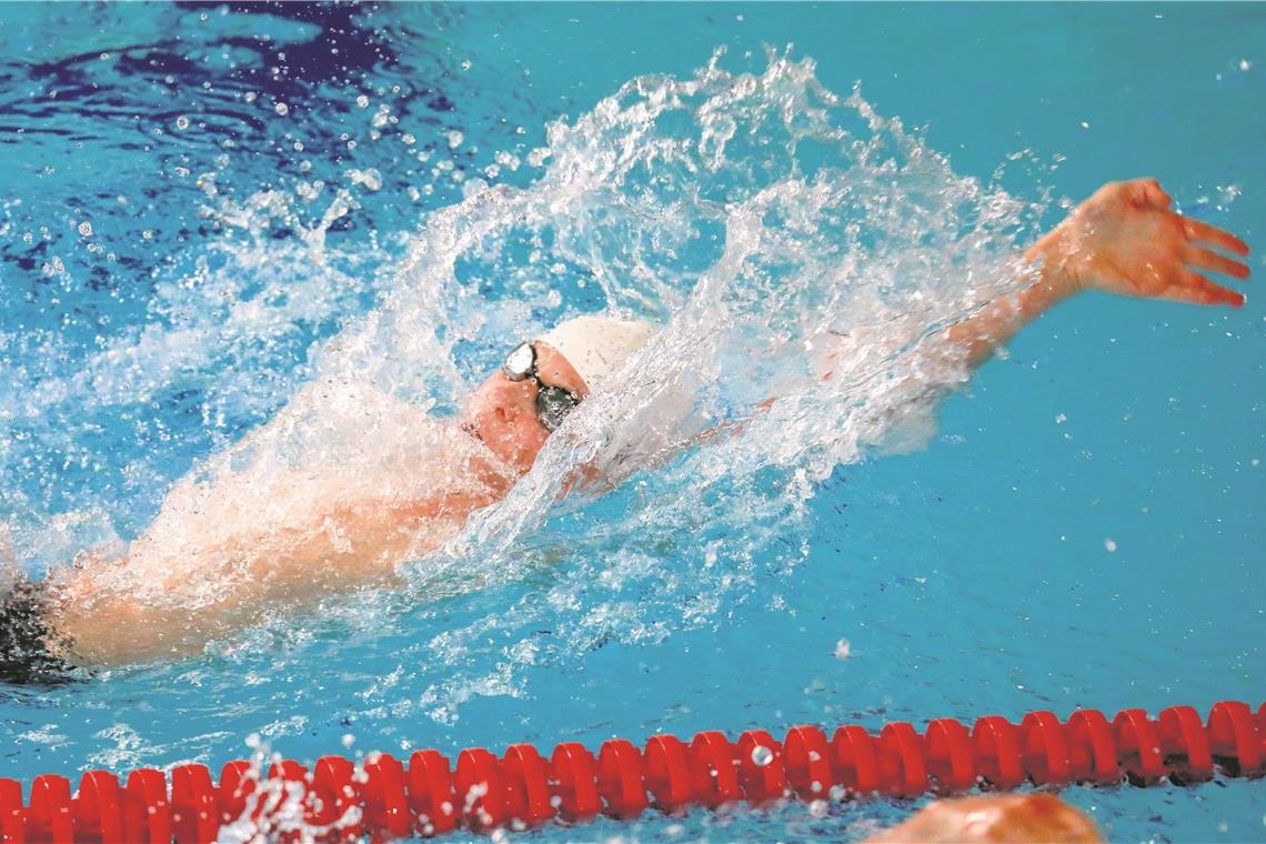 Erfolgreicher Start für die Schwimmer Richard Schmiedefeld überzeugt über die Rücken-Distanzen. Foto: A. Becher