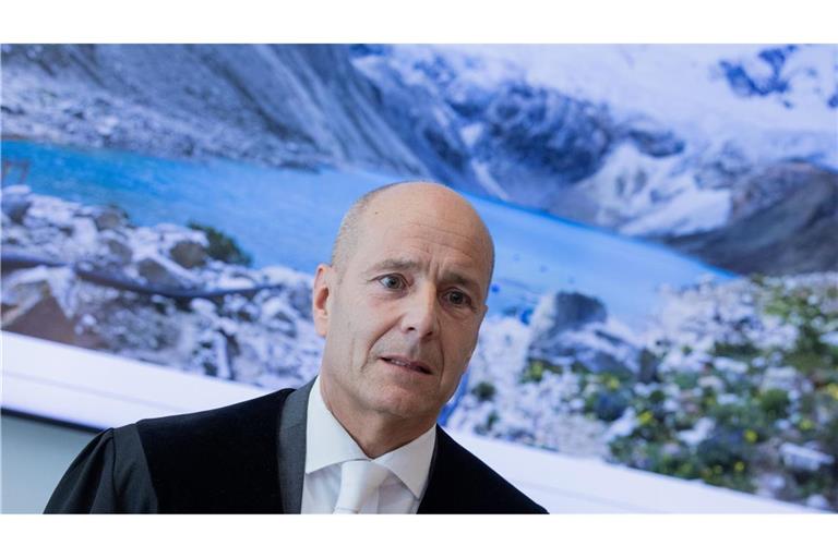 Richter Meyer vom OLG Hamm will kommende Woche verkünden, wie das Gericht im Fall der sogenannten Klimaklage eines peruanischen Landwirts und Bergführers gegen den Energiekonzern RWE entschieden hat.