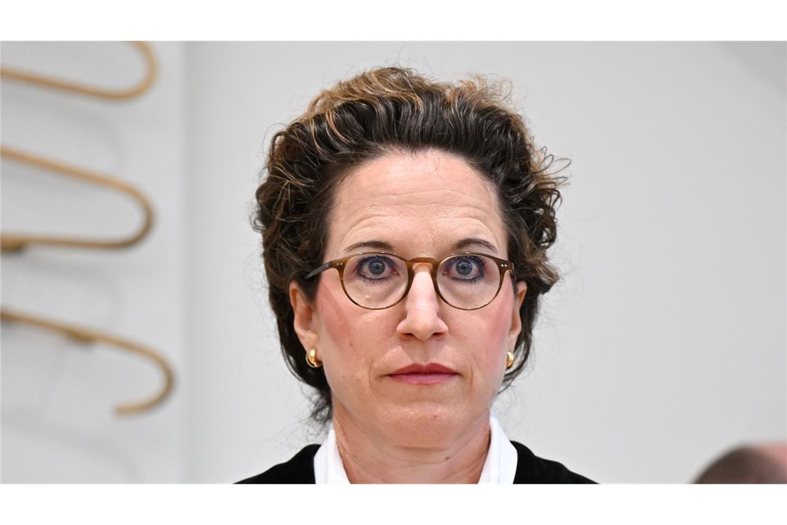 Sommermärchen-Urteil: DFB legt Revision ein Richterin Eva-Marie Distler hatte scharfe Kritik am DFB geübt.
