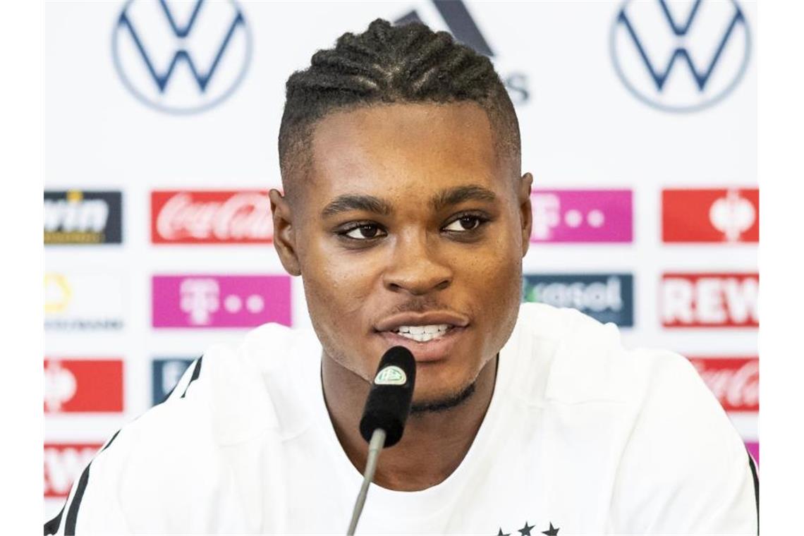 Ridle Baku wurde für die Fußball-Nationalmannschaft nachnominiert. Foto: Tom Weller/dpa