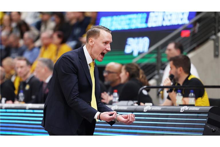 Riesen-Trainer Mikko Riipinen ist nicht zufrieden.