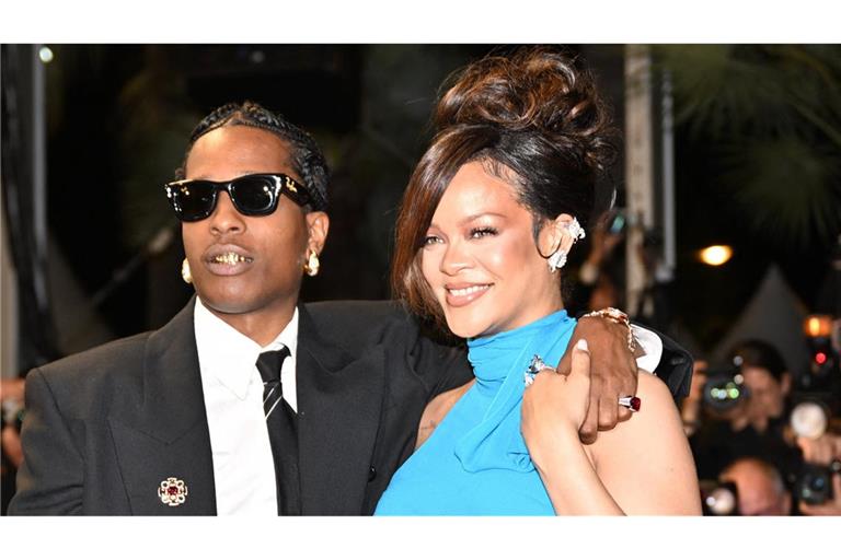 Rihanna und A$AP Rocky haben ihre Tochter bei Instagram vorgestellt.