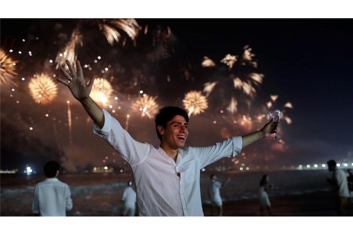 Rio de Janeiro begrüßt neues Jahr mit Feuerwerk und Musik