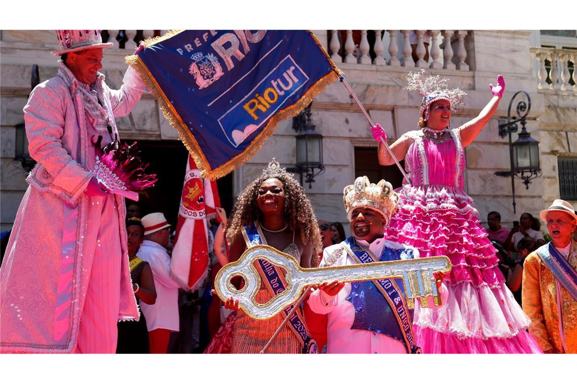 Schlüsselübergabe an "König Momo": Karneval in Rio beginnt