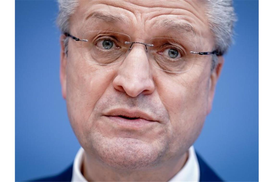 RKI-Präsident warnt vor zu schneller Lockerung des Lockdowns