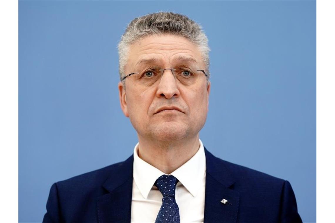 Der Ruf nach dem Sofort-Lockdown wird lauter RKI-Präsident Wieler: „Wir müssen jetzt handeln, jetzt auf allen Ebenen“. Foto: Kay Nietfeld/dpa