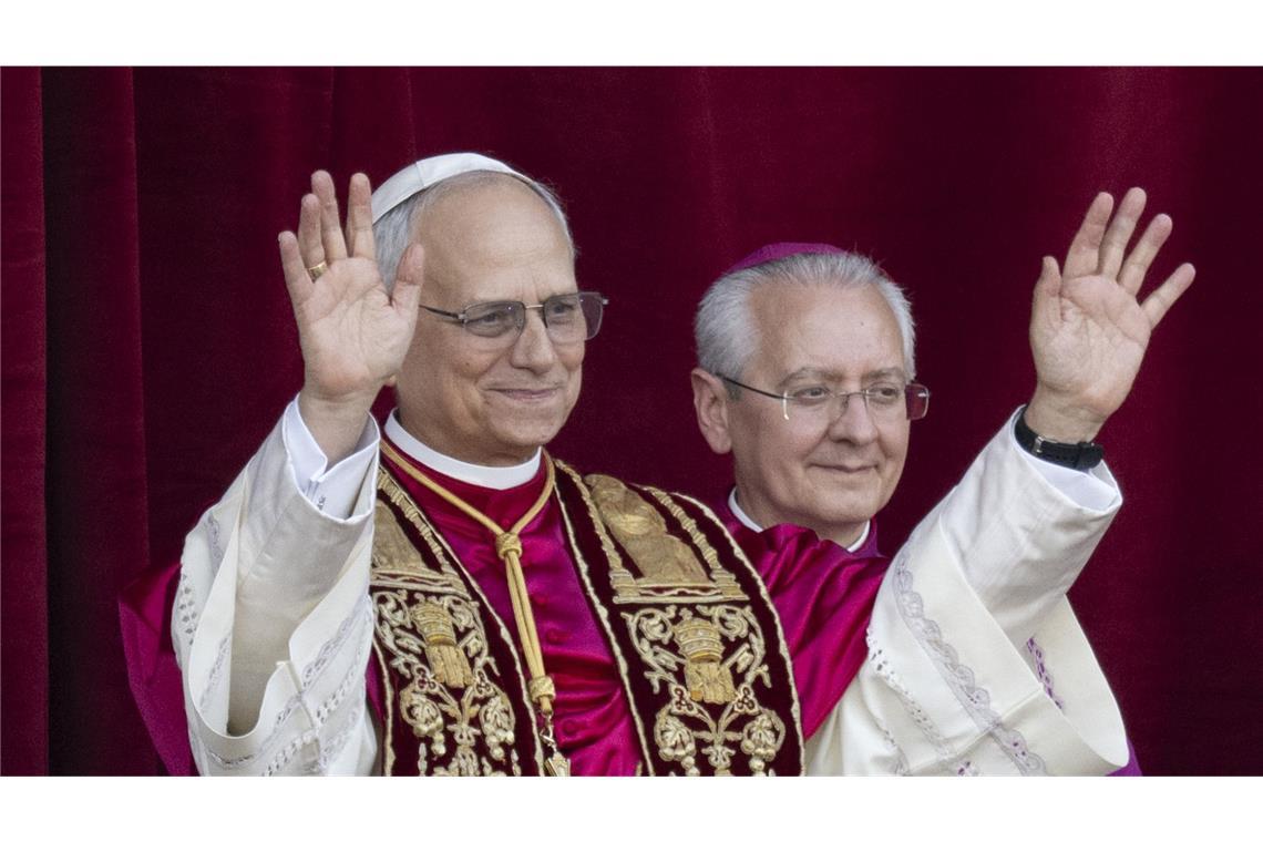 Jubel, Tränen und „Viva il Papa“ - Zehntausende feiern den neuen Papst Robert Francis Prevost wird Papst Leo XIV. – und der erste Papst aus den USA.