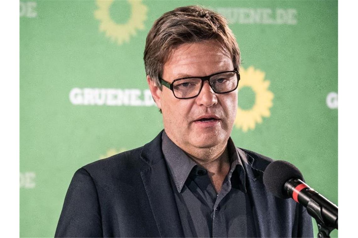 Habeck: Grüne und CDU „sehr unterschiedliche Parteien“ Robert Habeck, Bundesvorsitzender von Bündnis 90/Die Grünen, spricht. Foto: Michael Kappeler/dpa/Archivbild