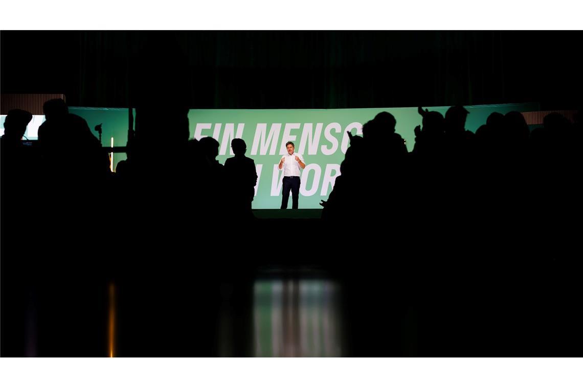 Bilder des Tages Robert Habeck spricht während einer Wahlkampfveranstaltung der Grünen in der Sick-Arena in Freiburg.