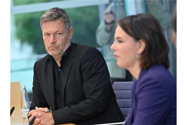 Robert Habeck und Annalena Baerbock bei einer Pressekonferenz zum Ausgang der Bundestagswahl. Foto: Bernd Von Jutrczenka/dpa