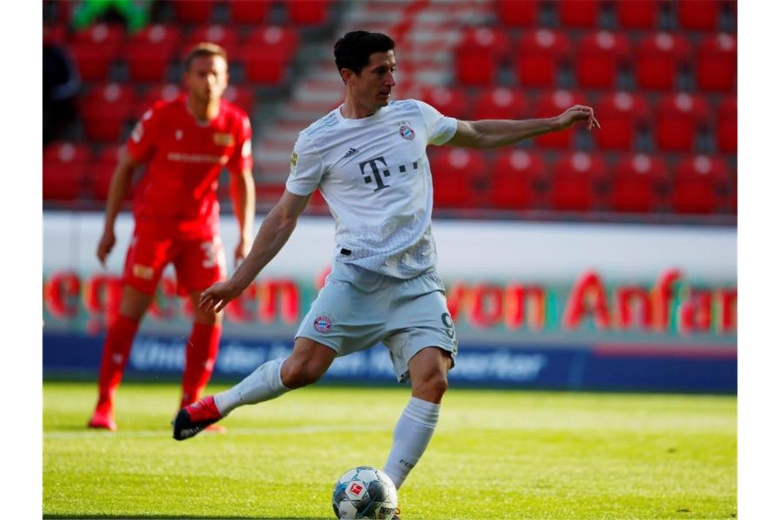 Bayern meistern erste Geister-Prüfung - Lewandowski trifft