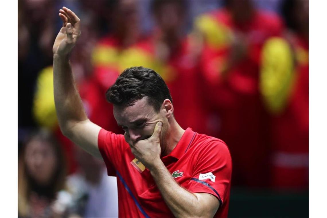 Dank Nadal: Spanien gewinnt zum sechsten Mal den Davis Cup Roberto Bautista Agut brach nach seinem Sieg in Tränen aus. Foto: Manu Fernandez/AP/dpa