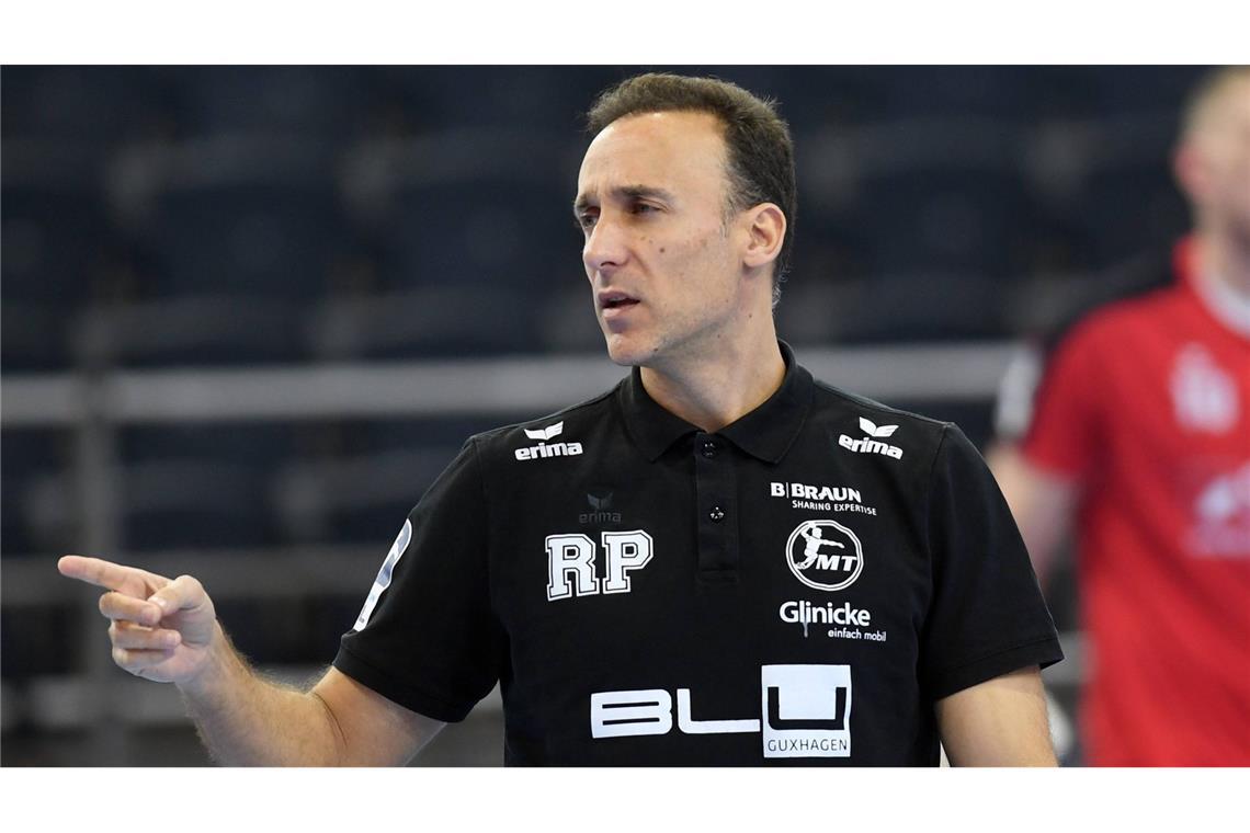 Roberto Garcia Parrondo (MT Melsungen, 45 Jahre alt): Roberto García Parrondo gewann als Spieler und Trainer die Champions League und führte Ägypten zu zwei Afrikameisterschaften. Seit 2021 formt er MT Melsungen zur Spitzenmannschaft der Bundesliga. Sein klares Ziel: die Hessen dauerhaft in Europa zu etablieren.