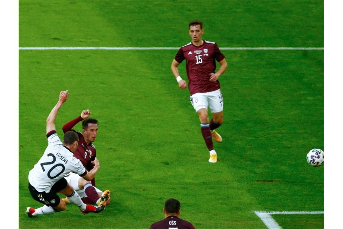 „Viele gute Dinge gemacht“: Offensive DFB-Elf weckt EM-Lust Robin Gosens (l) eröffnete den Torreigen. Foto: Thilo Schmürgen/Reuters Pool/dpa